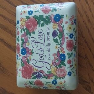 Day Spring God's Love Is A Daily Promise Scripture Box With Cards